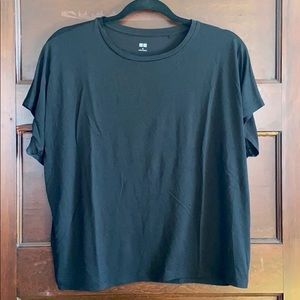 Uniqlo drapey black t-shirt